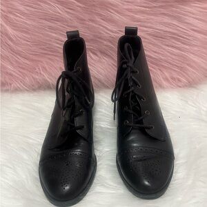 Black Lace-Up Women's Boots Calico 8.5